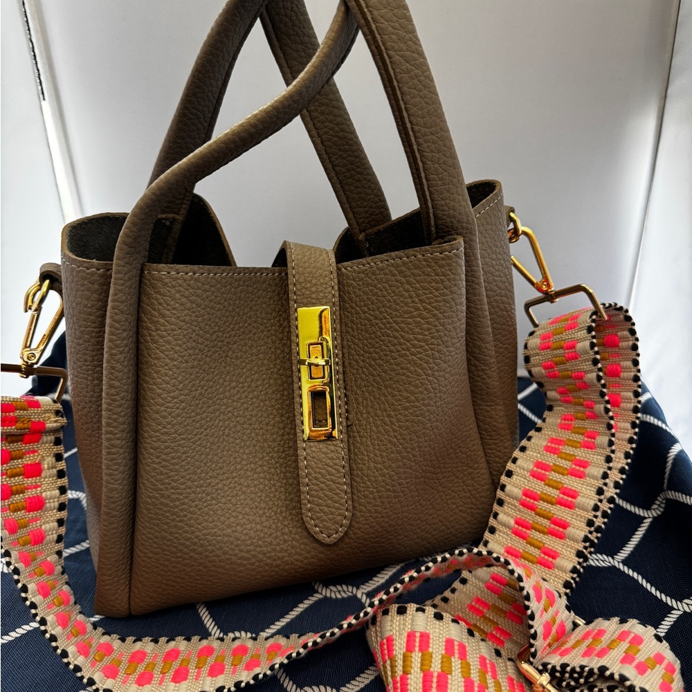 Elegant Gray Leather Handbag